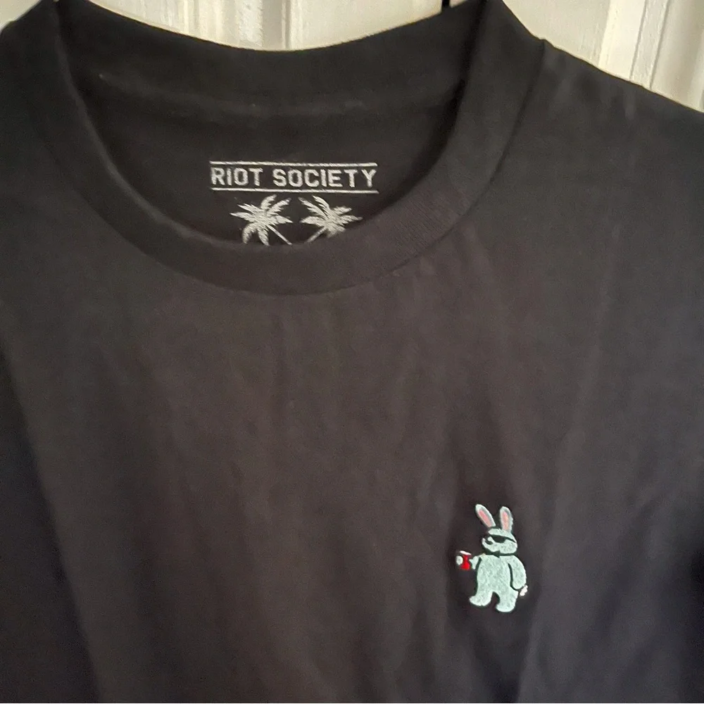 Riot Society Classic Embroided Rabbit Bunny New T Mens M - Picture 2 of 3